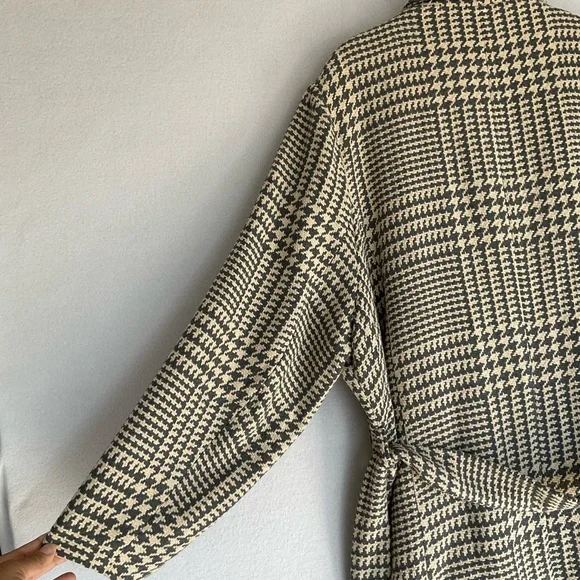 Jason Maxwell Black and Cream Women's Plus Long Coat with Tie Belt, size 3X - Picture 13 of 13